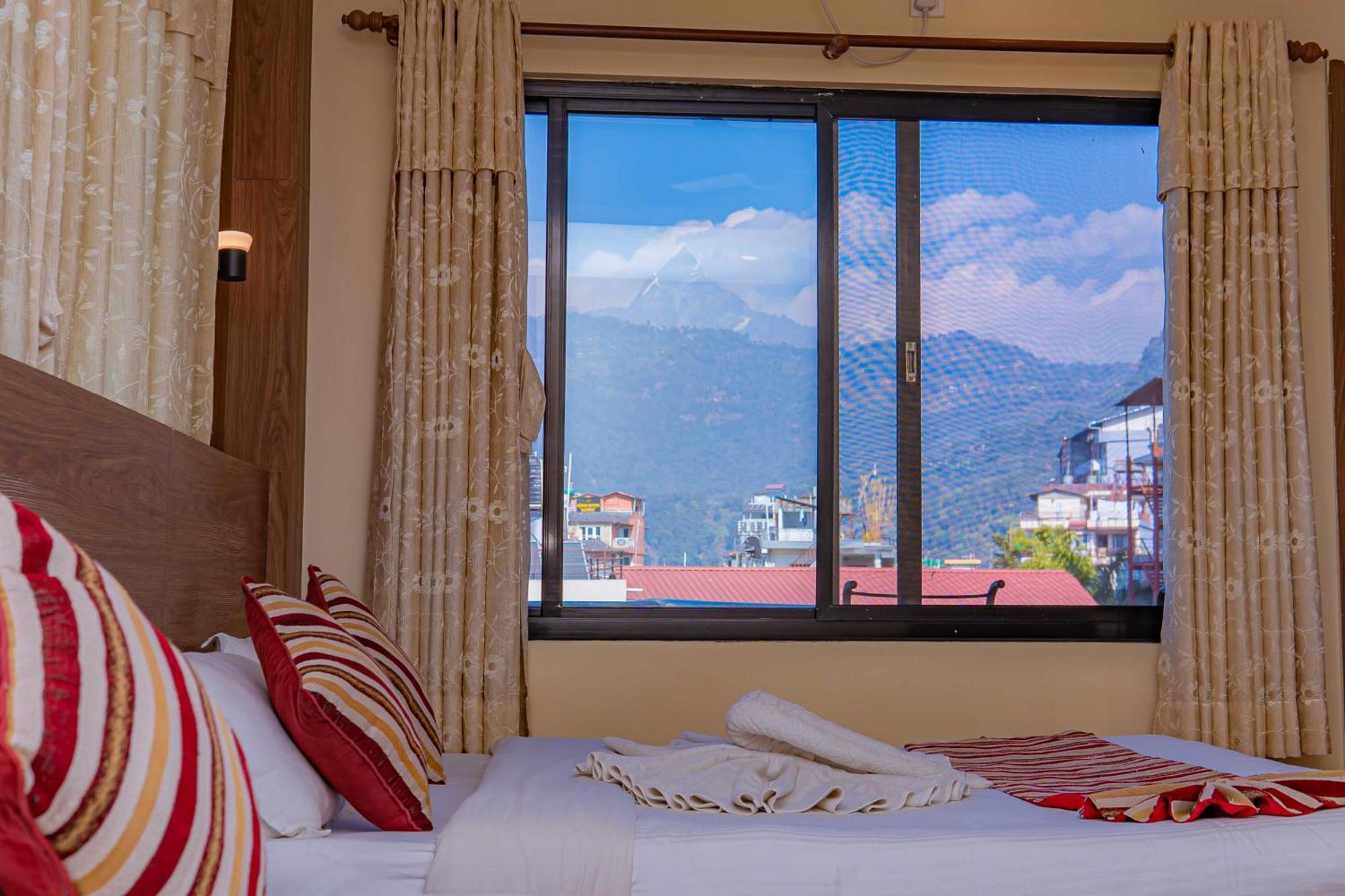 Hotel Crystal Palace Pokhara Exteriör bild