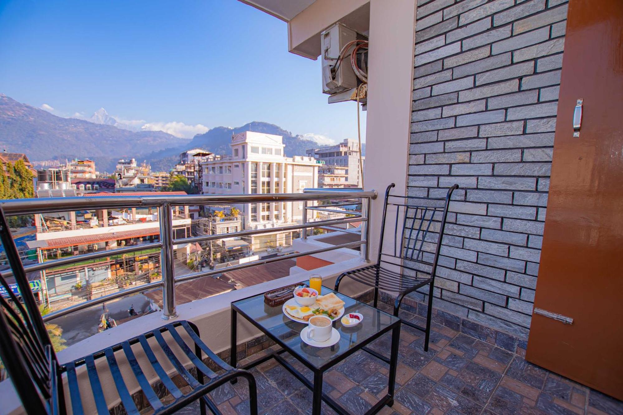 Hotel Crystal Palace Pokhara Exteriör bild