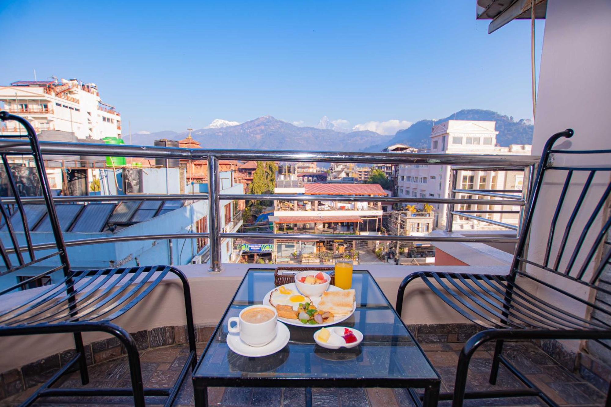 Hotel Crystal Palace Pokhara Exteriör bild