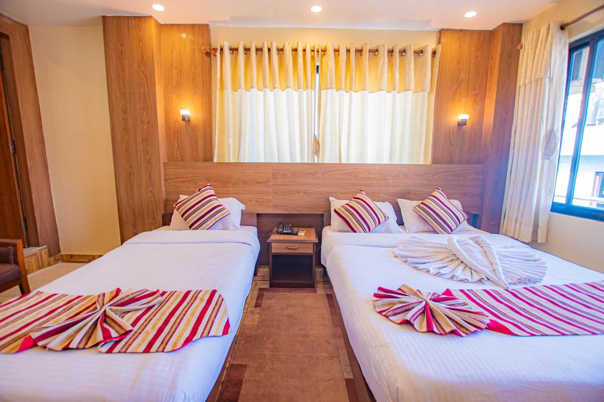 Hotel Crystal Palace Pokhara Exteriör bild