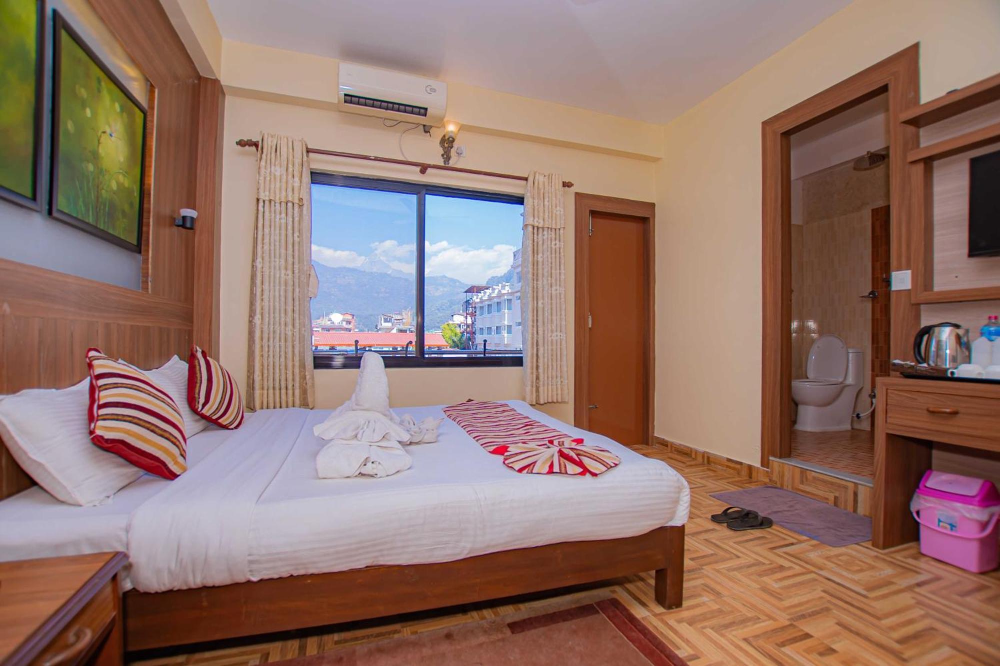 Hotel Crystal Palace Pokhara Exteriör bild