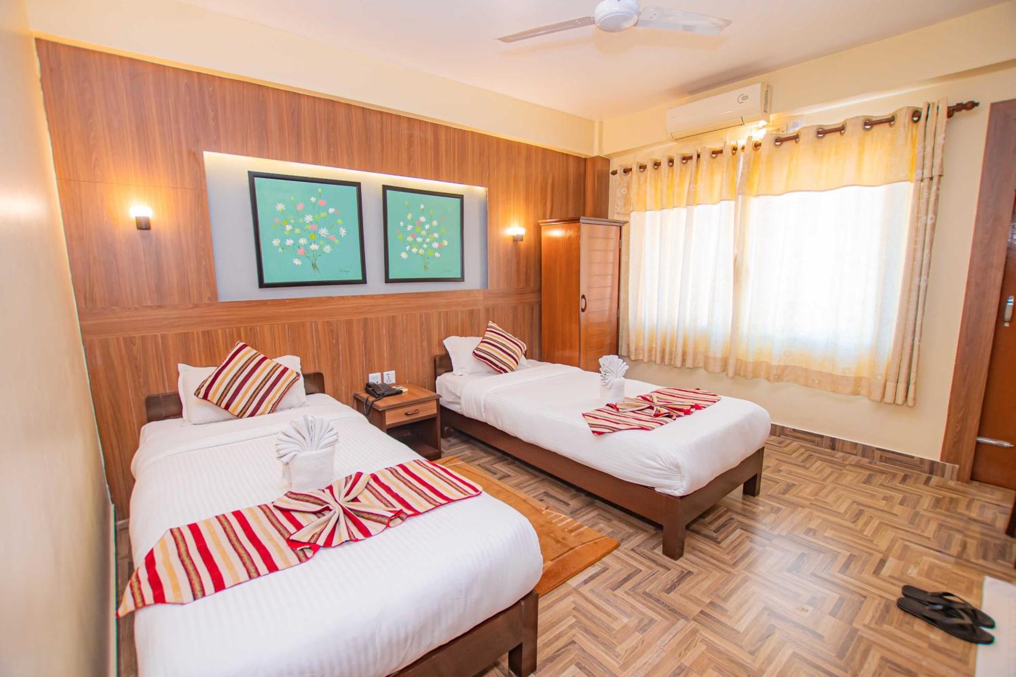Hotel Crystal Palace Pokhara Exteriör bild