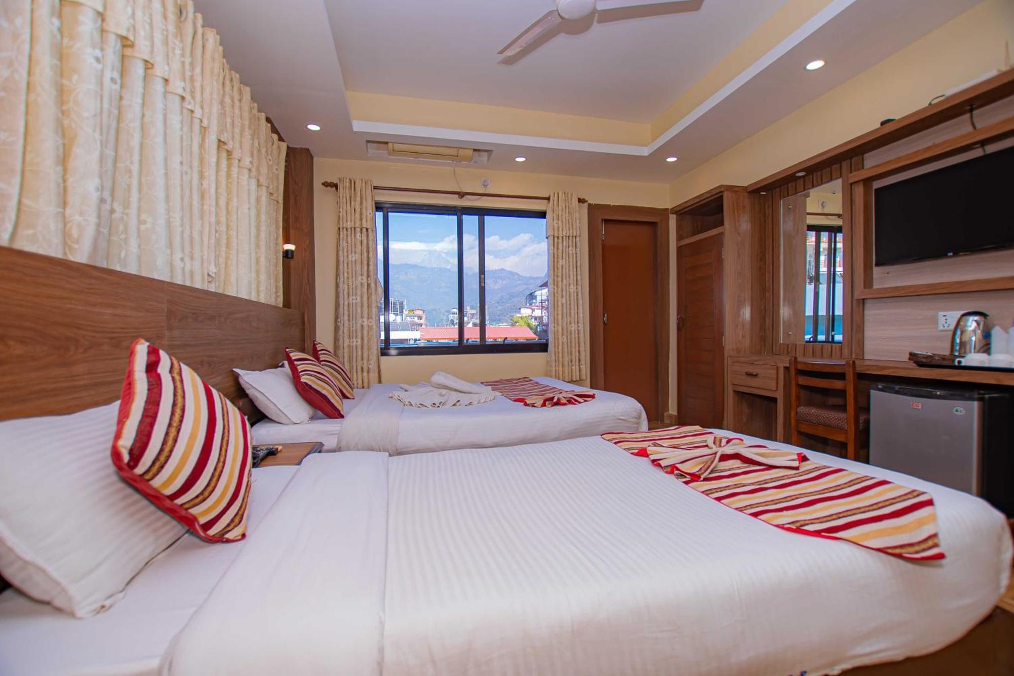 Hotel Crystal Palace Pokhara Exteriör bild
