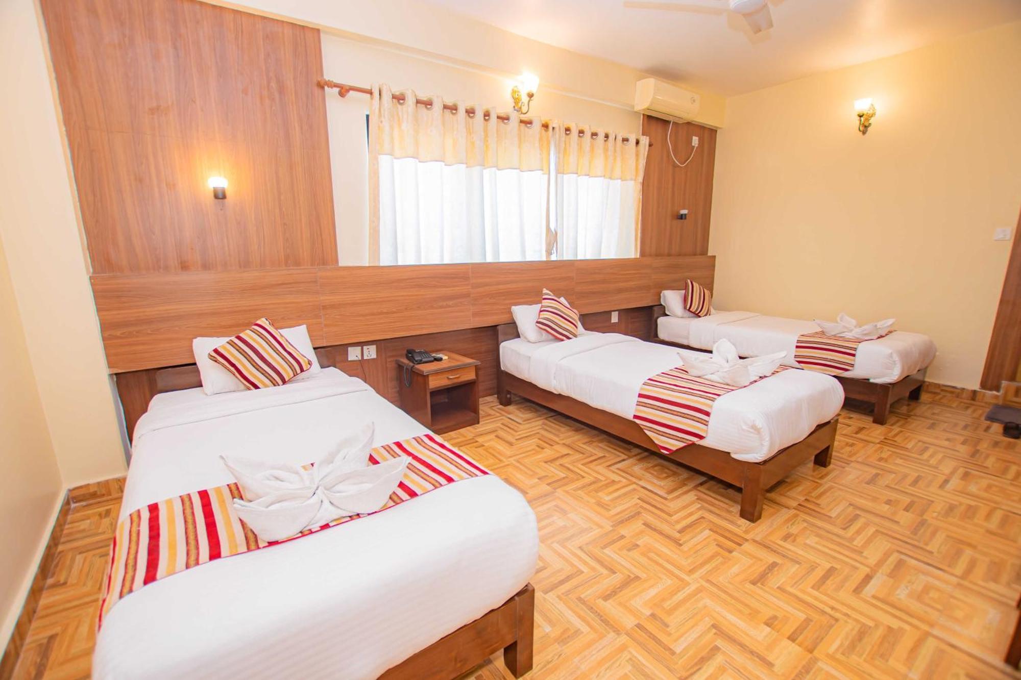 Hotel Crystal Palace Pokhara Exteriör bild