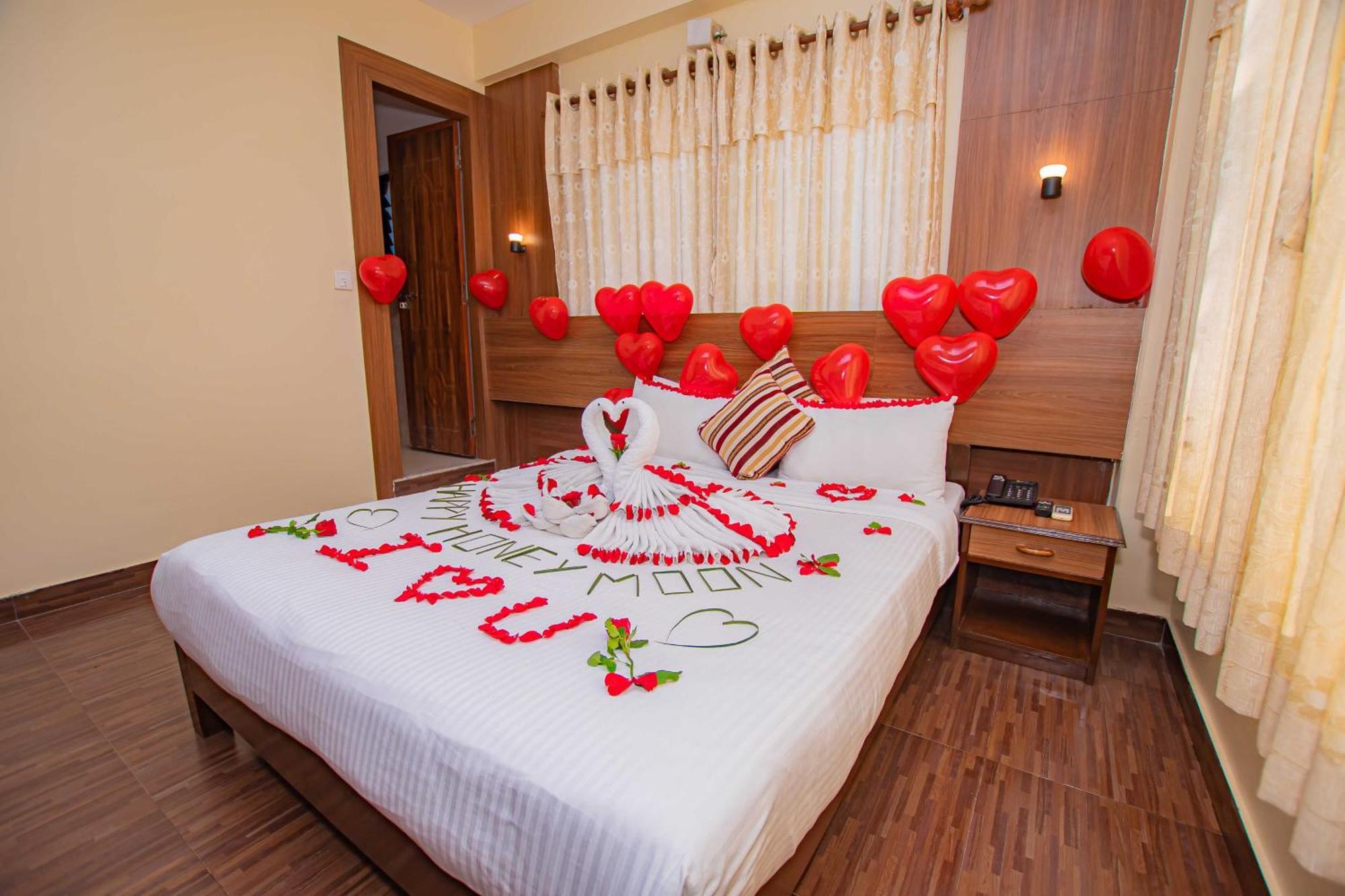Hotel Crystal Palace Pokhara Exteriör bild