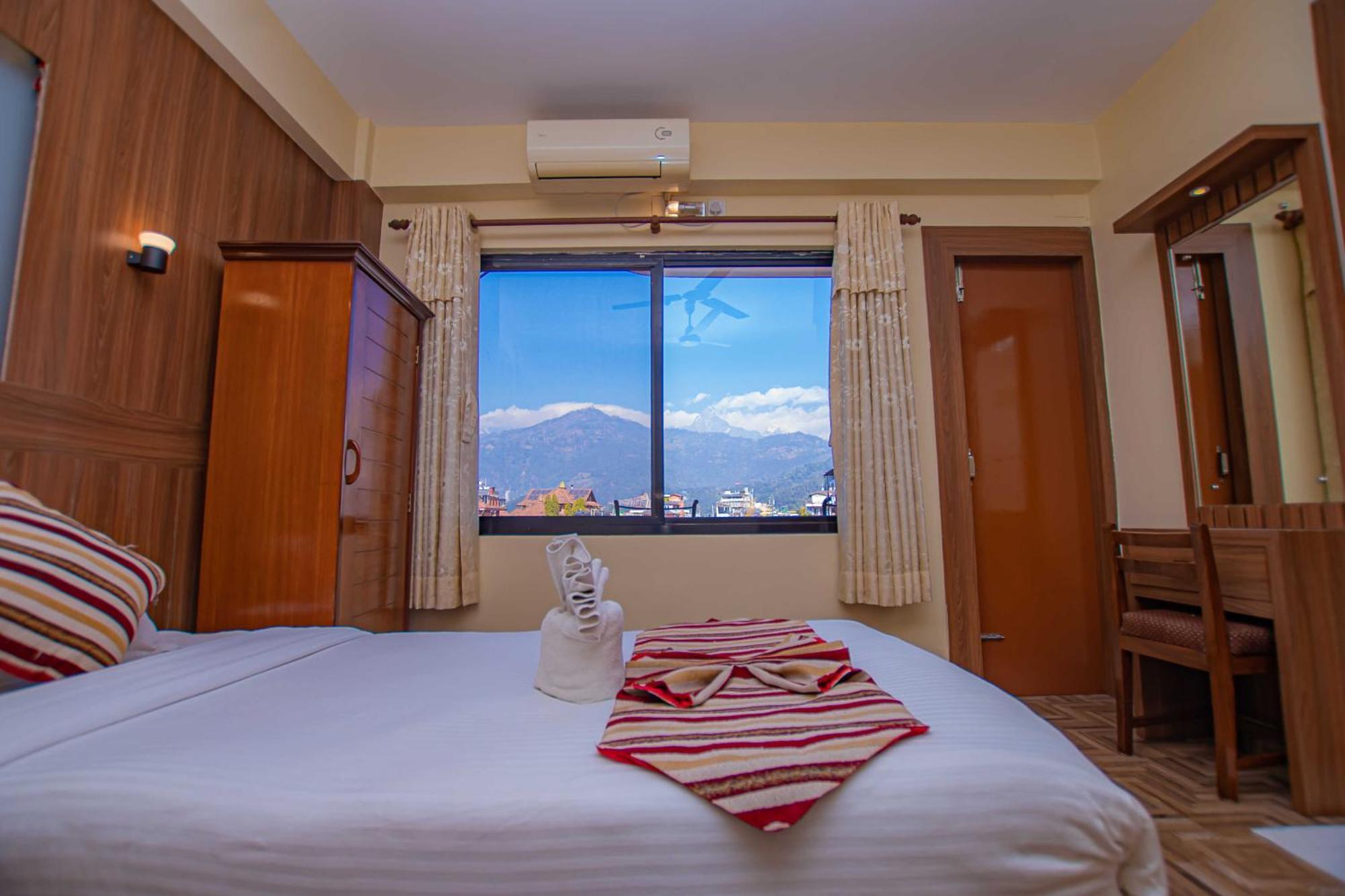 Hotel Crystal Palace Pokhara Exteriör bild