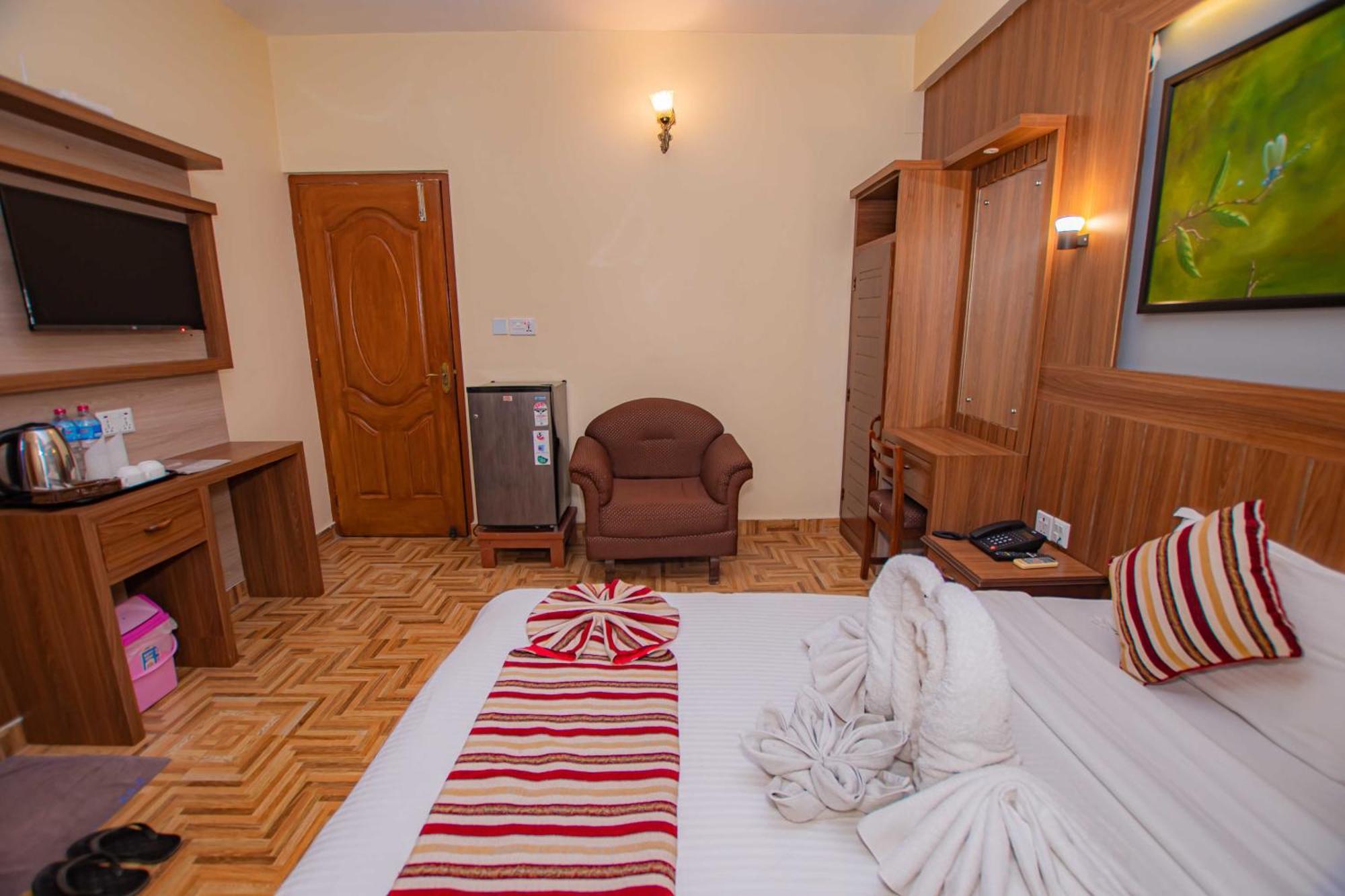 Hotel Crystal Palace Pokhara Exteriör bild