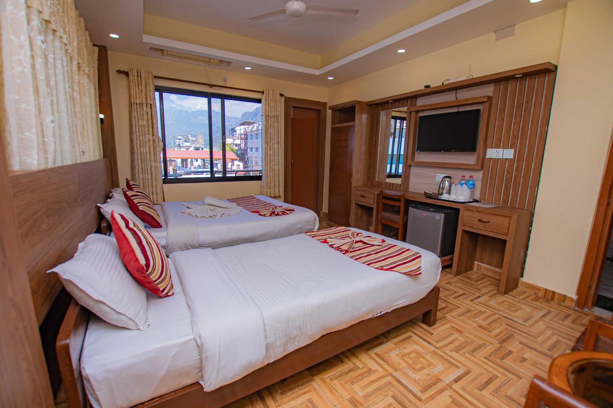 Hotel Crystal Palace Pokhara Exteriör bild