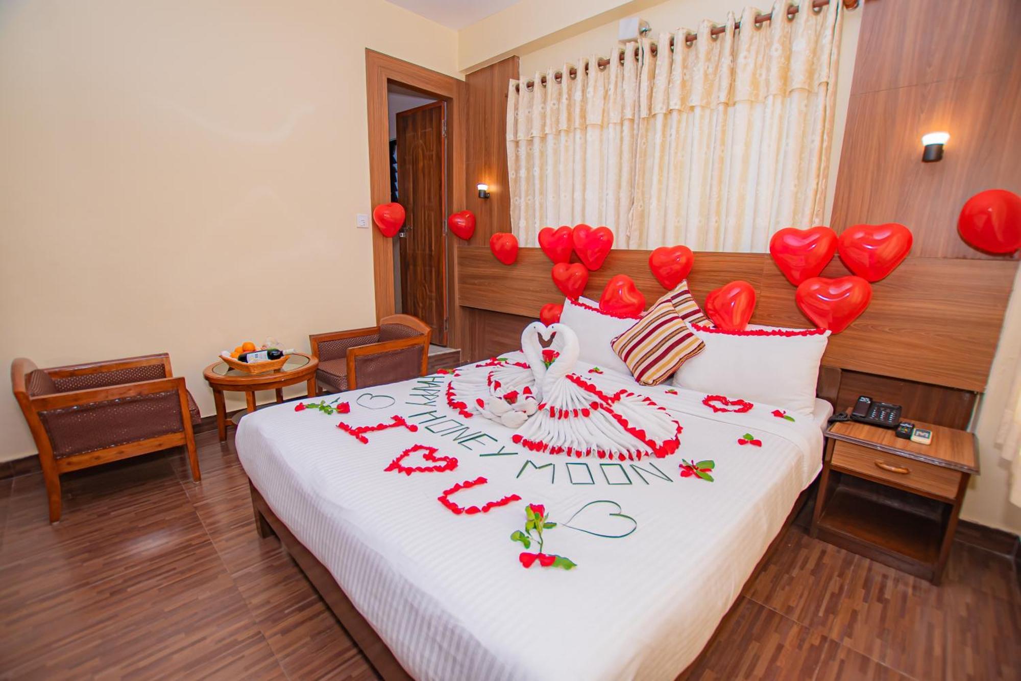 Hotel Crystal Palace Pokhara Exteriör bild