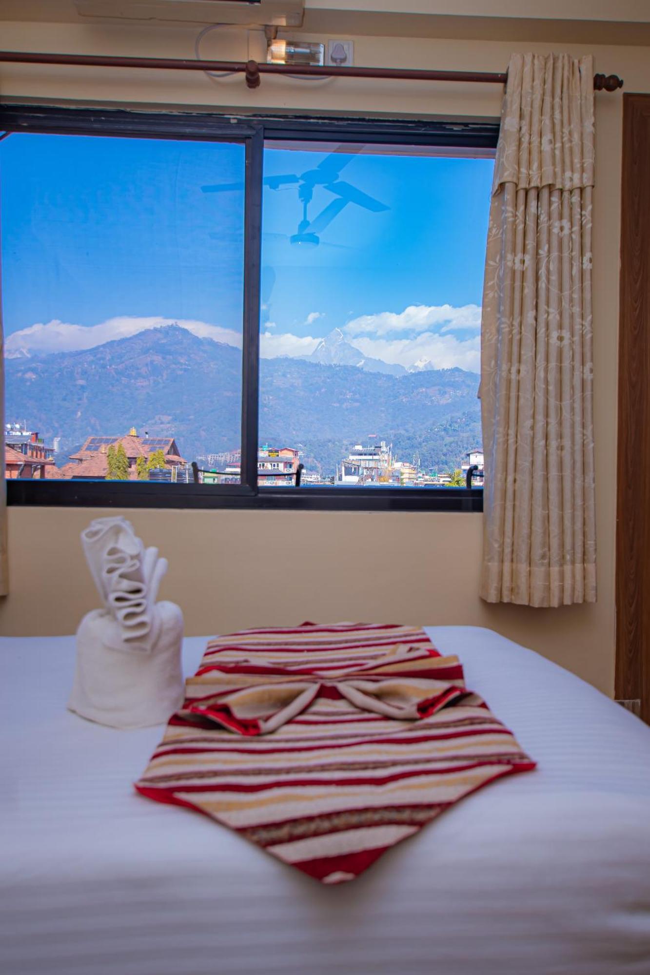 Hotel Crystal Palace Pokhara Exteriör bild