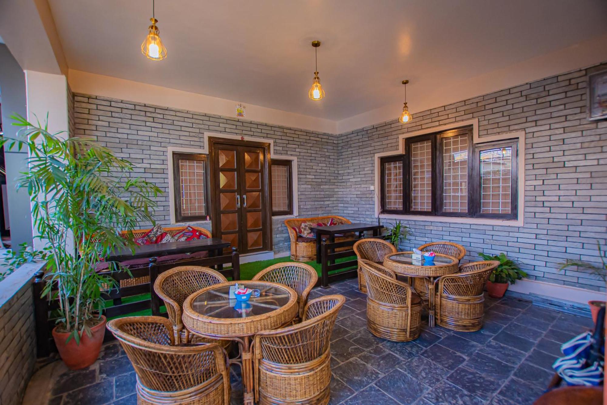 Hotel Crystal Palace Pokhara Exteriör bild