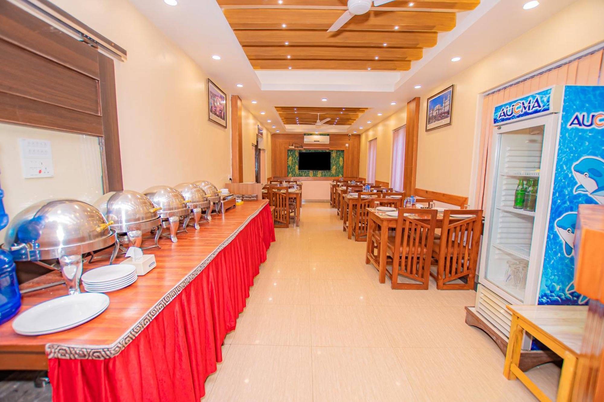 Hotel Crystal Palace Pokhara Exteriör bild